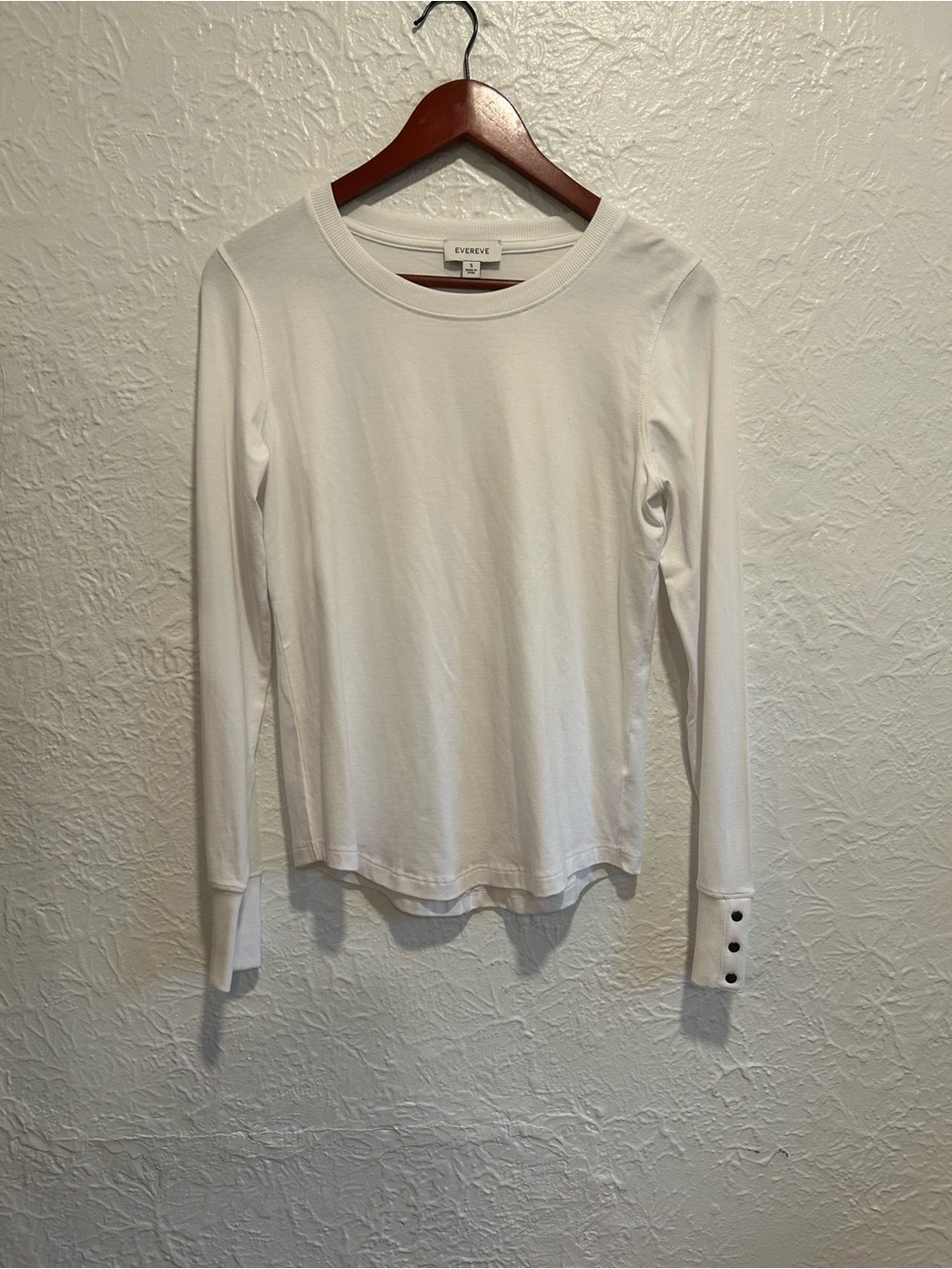 Evereve White Long-Sleeve Button-Cuff Crew Tee